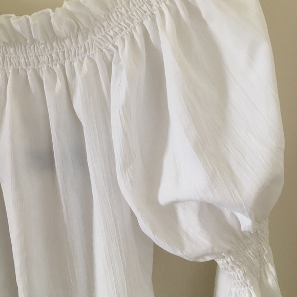 ✨NWOT✨ White romantic medieval top - Picture 2 of 6